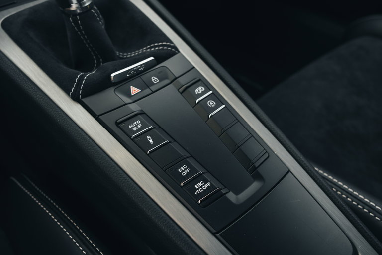 Porsche 718 Cayman GT4