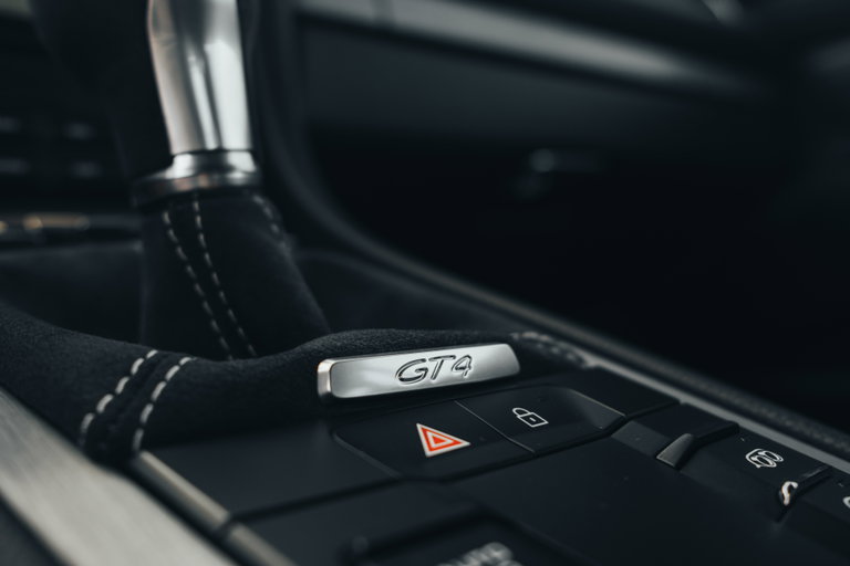 Porsche 718 Cayman GT4