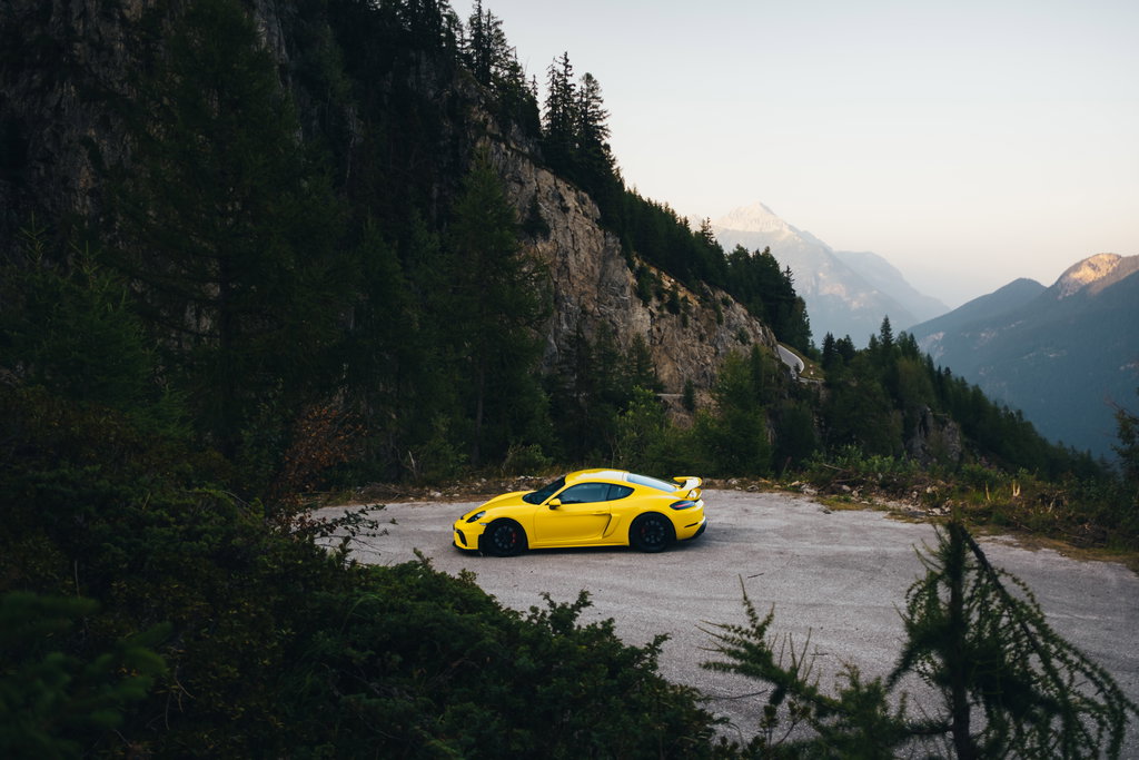 Porsche 718 Cayman GT4