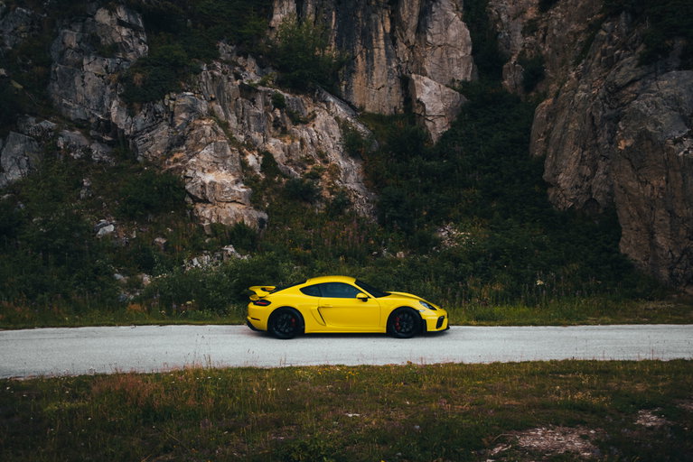 Porsche 718 Cayman GT4