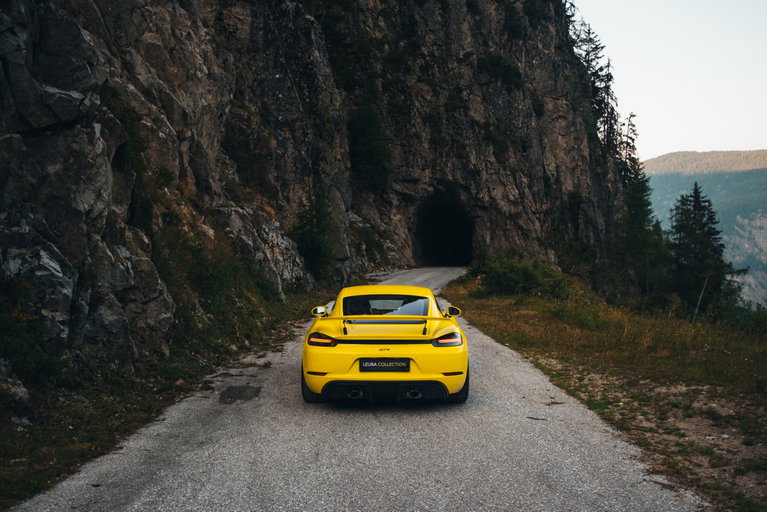 Porsche 718 Cayman GT4