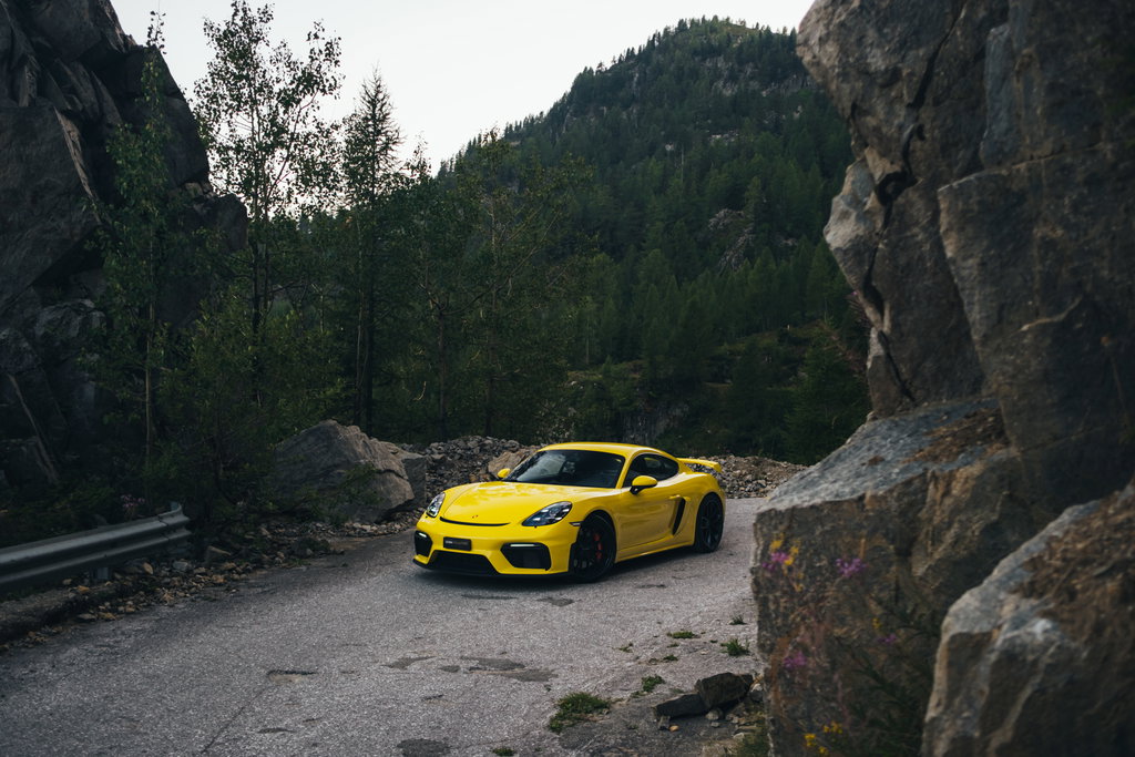 Porsche 718 Cayman GT4