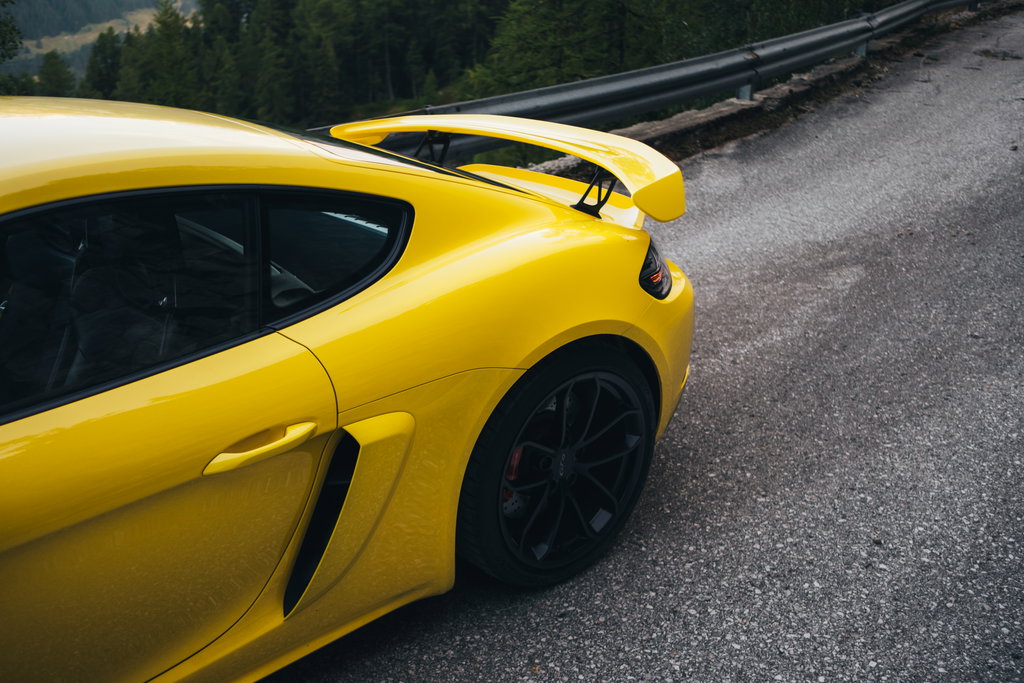 Porsche 718 Cayman GT4