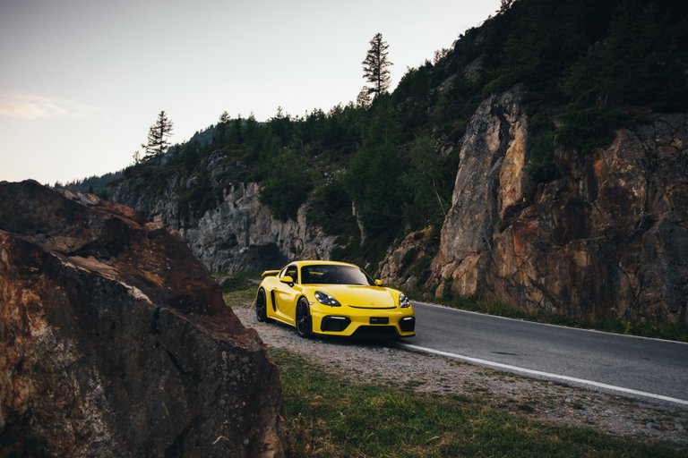 Porsche 718 Cayman GT4