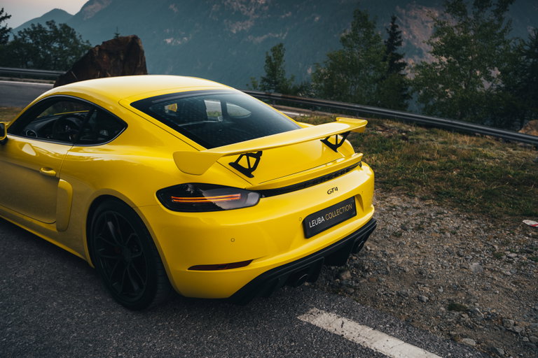 Porsche 718 Cayman GT4