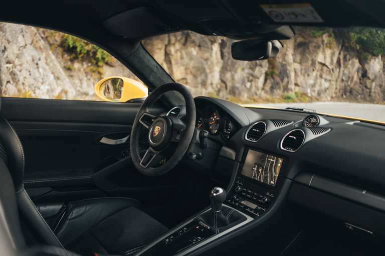 Porsche 718 Cayman GT4