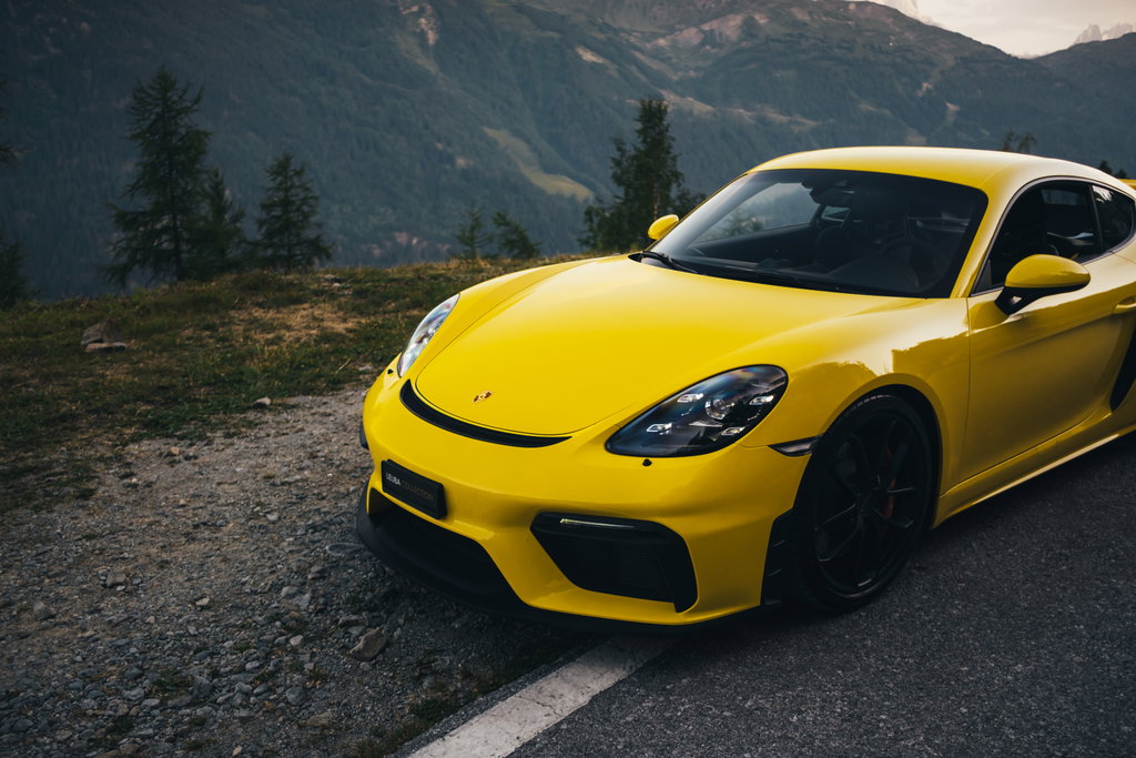 Porsche 718 Cayman GT4