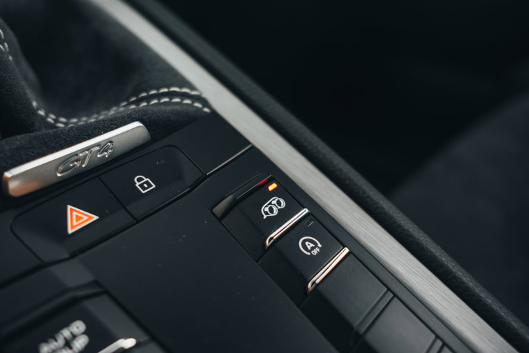 Porsche 718 Cayman GT4