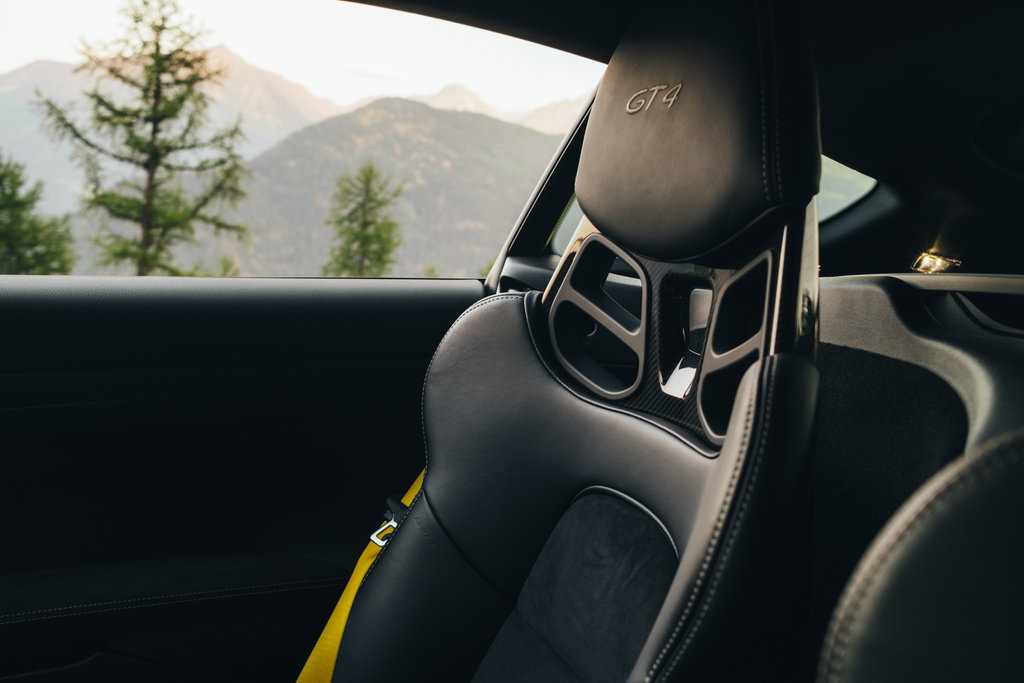 Porsche 718 Cayman GT4