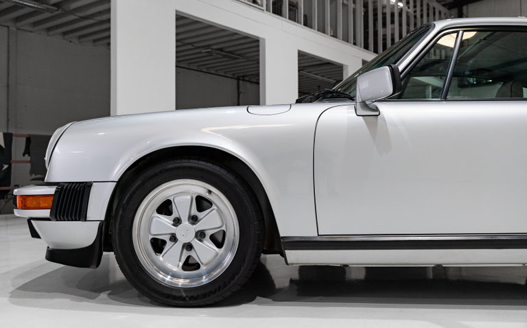 Porsche 911 Carrera 3.2 “25 Jahre 911”