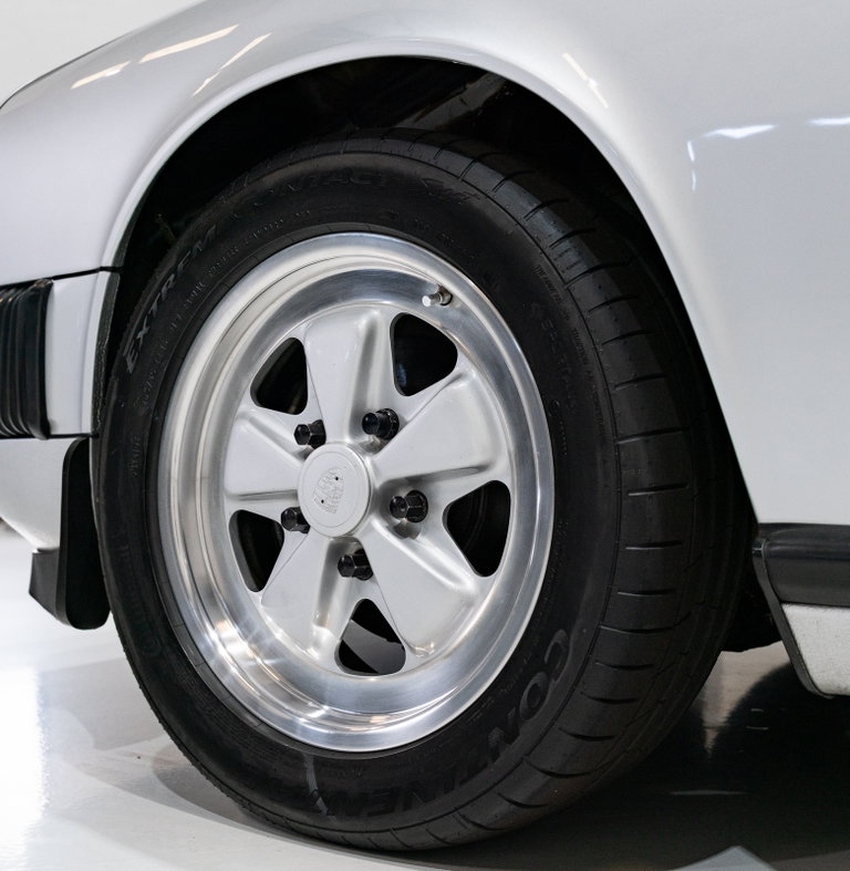 Porsche 911 Carrera 3.2 “25 Jahre 911”