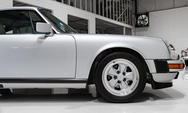 Porsche 911 Carrera 3.2 “25 Jahre 911”