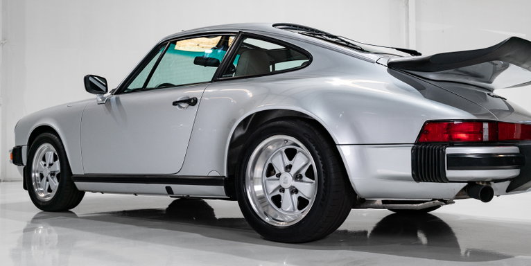 Porsche 911 Carrera 3.2 “25 Jahre 911”