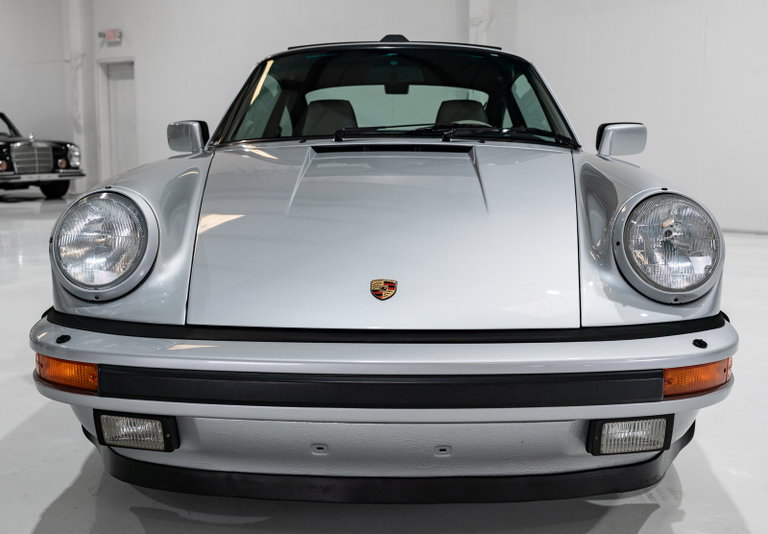 Porsche 911 Carrera 3.2 “25 Jahre 911”