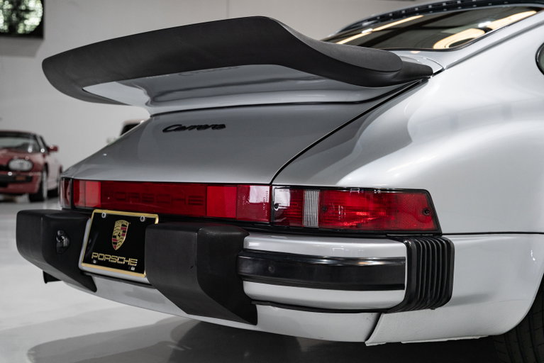 Porsche 911 Carrera 3.2 “25 Jahre 911”