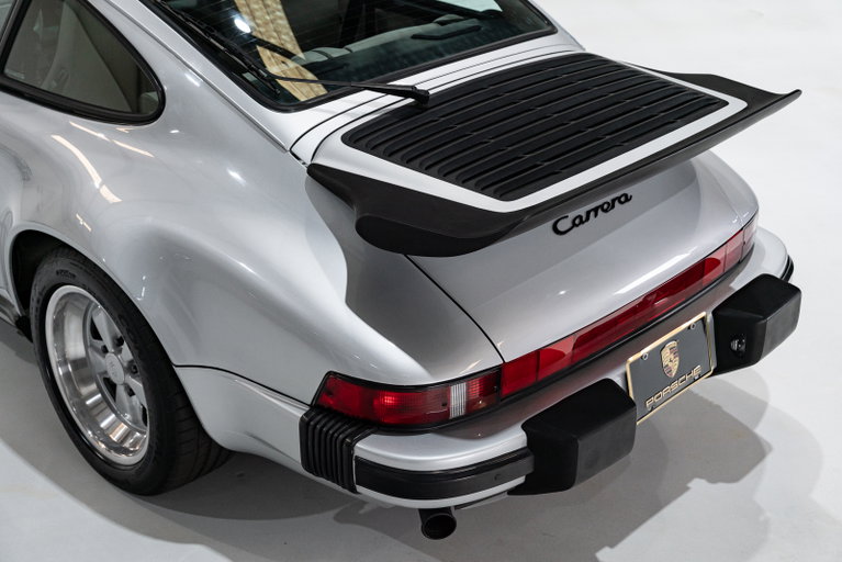 Porsche 911 Carrera 3.2 “25 Jahre 911”