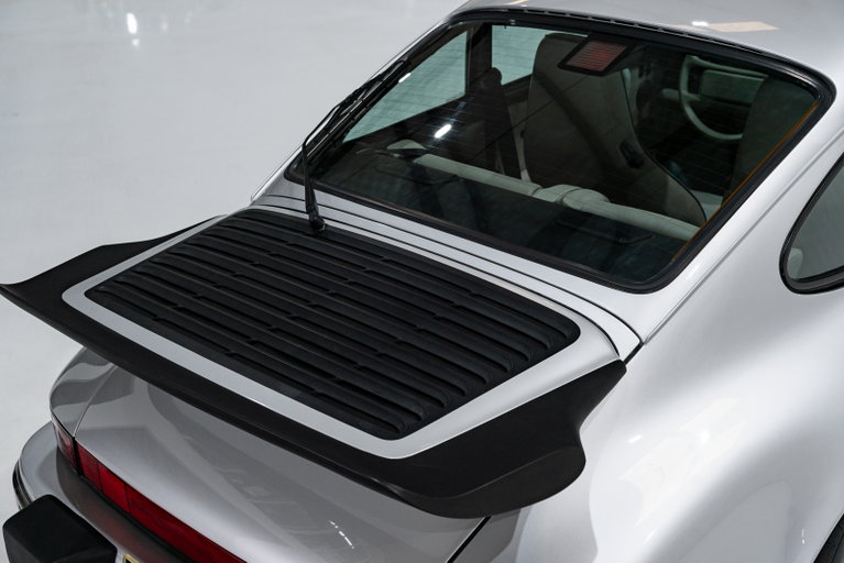 Porsche 911 Carrera 3.2 “25 Jahre 911”