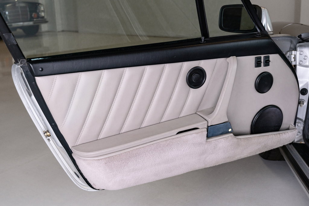 Porsche 911 Carrera 3.2 “25 Jahre 911”
