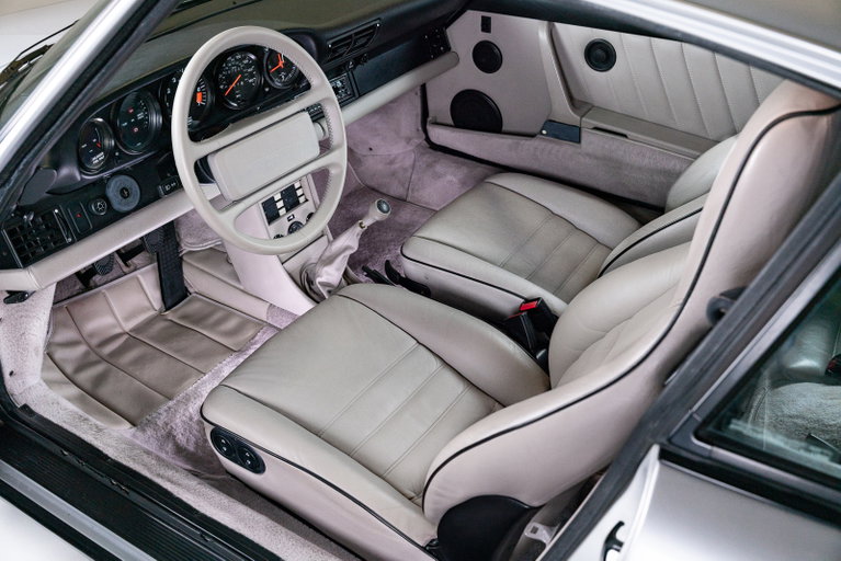 Porsche 911 Carrera 3.2 “25 Jahre 911”