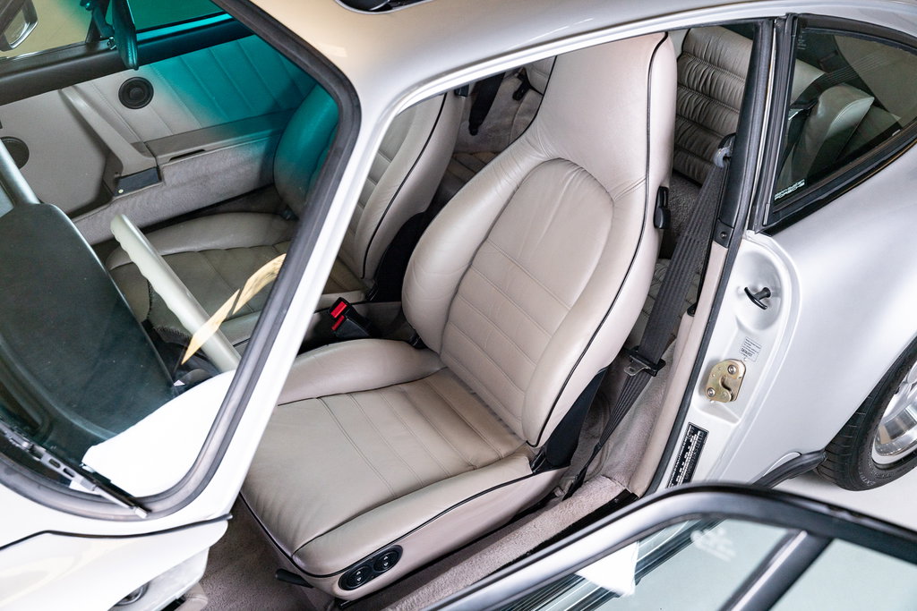 Porsche 911 Carrera 3.2 “25 Jahre 911”