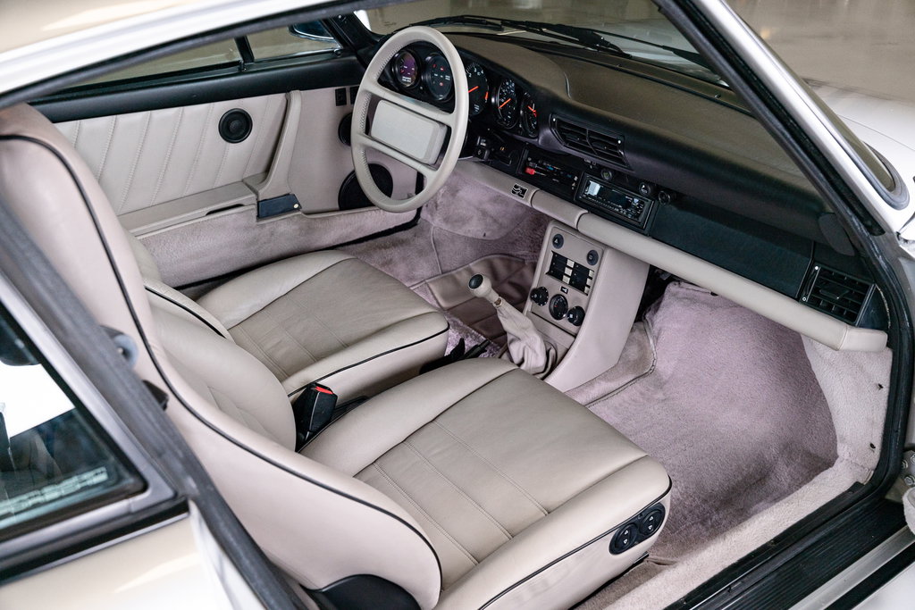 Porsche 911 Carrera 3.2 “25 Jahre 911”