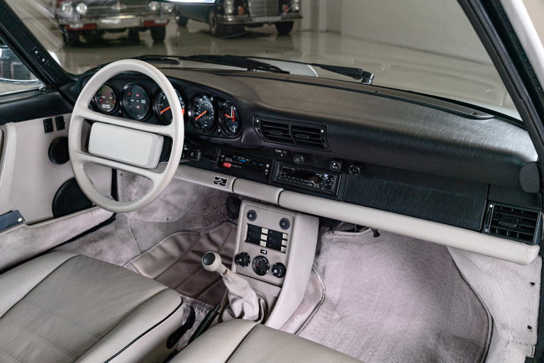 Porsche 911 Carrera 3.2 “25 Jahre 911”