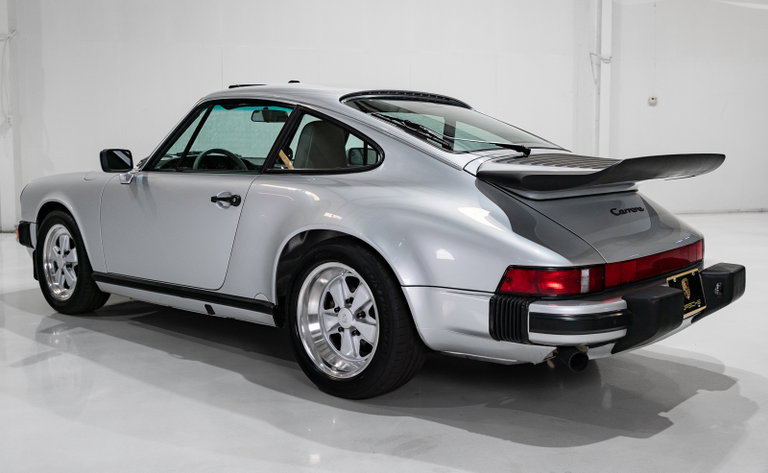 Porsche 911 Carrera 3.2 “25 Jahre 911”