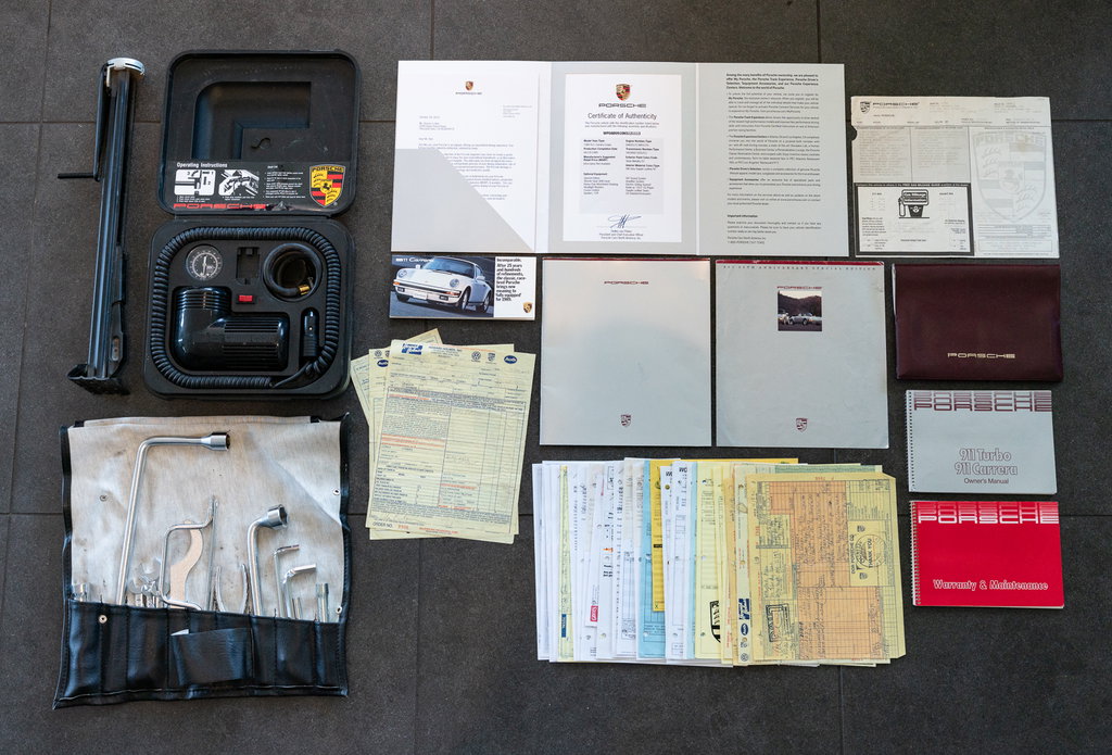 Porsche 911 Carrera 3.2 “25 Jahre 911”