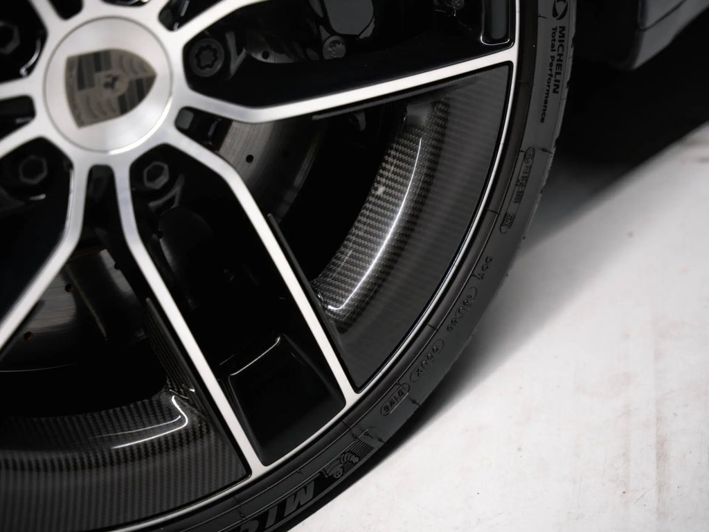 Porsche 992.2 Carrera 4 GTS