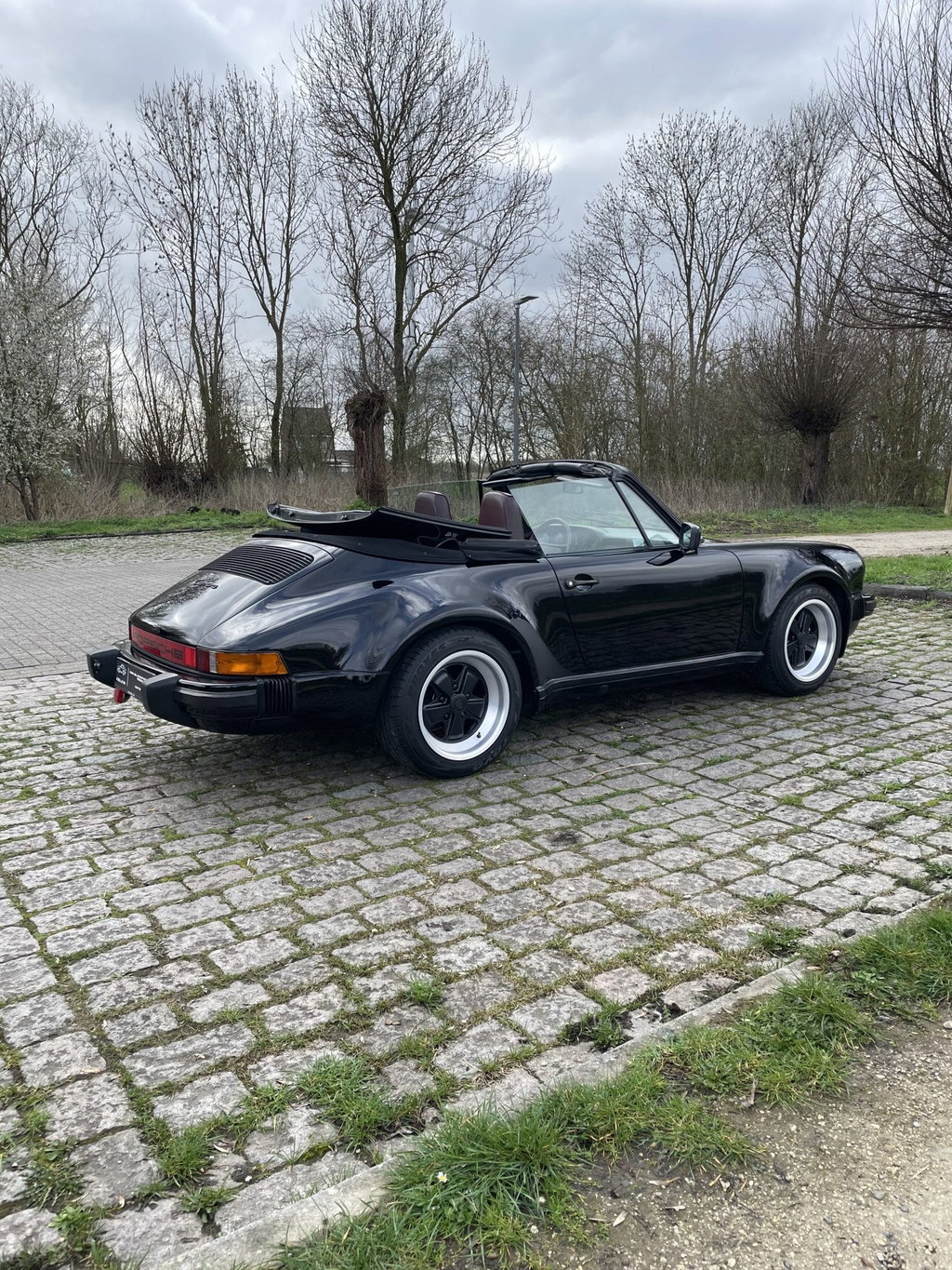 Porsche 911 Carrera 3.2 (US)