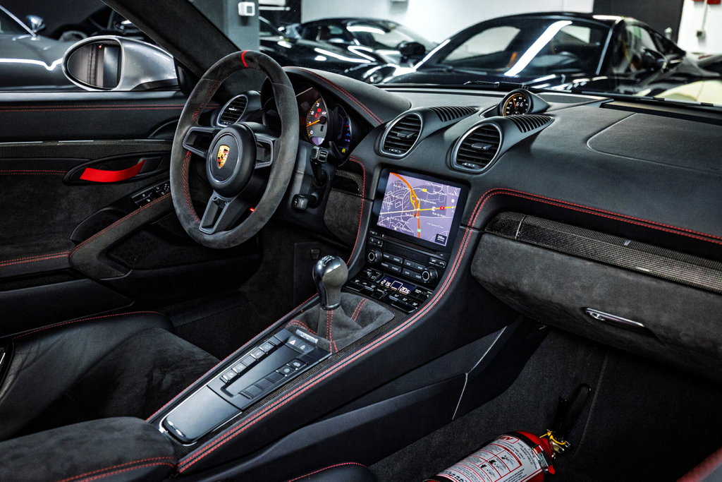 Porsche 718 Cayman GT4