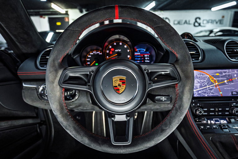 Porsche 718 Cayman GT4