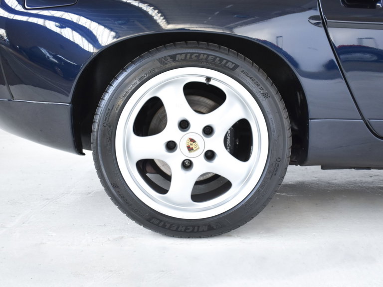 Porsche 928 GTS