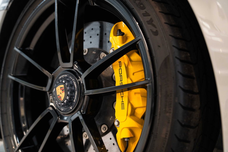 Porsche 992 Carrera 4 GTS
