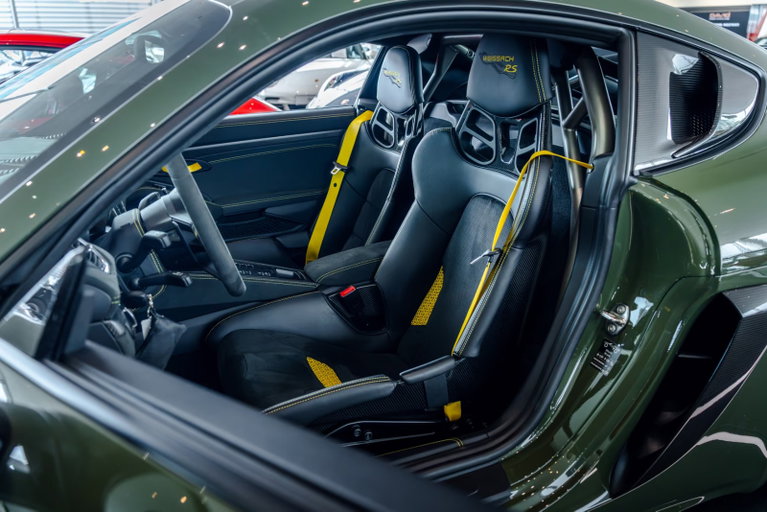 Porsche 718 Cayman GT4 RS
