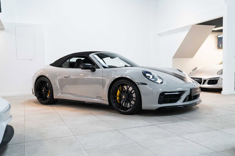 Porsche 992 Carrera 4 GTS