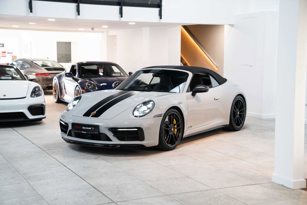 Porsche 992 Carrera 4 GTS