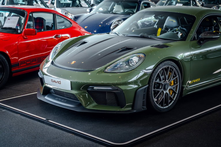 Porsche 718 Cayman GT4 RS