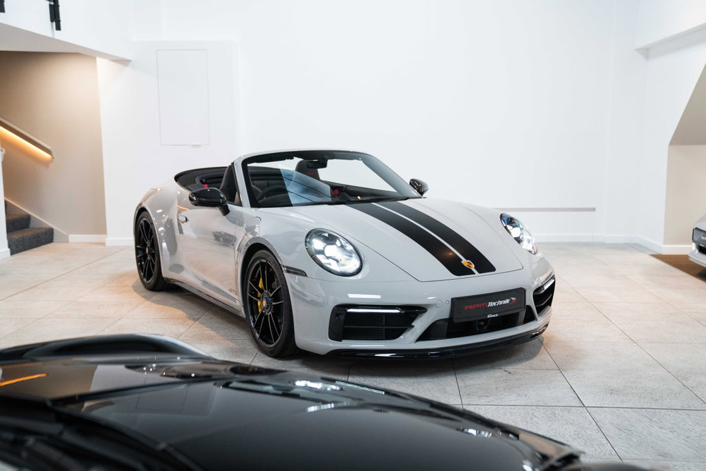 Porsche 992 Carrera 4 GTS