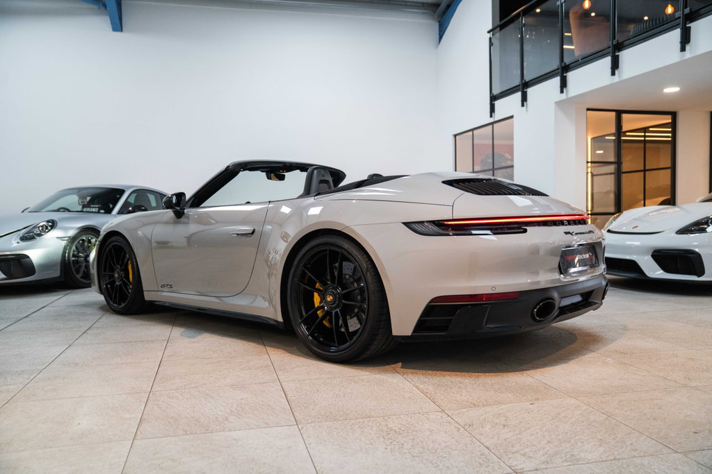 Porsche 992 Carrera 4 GTS