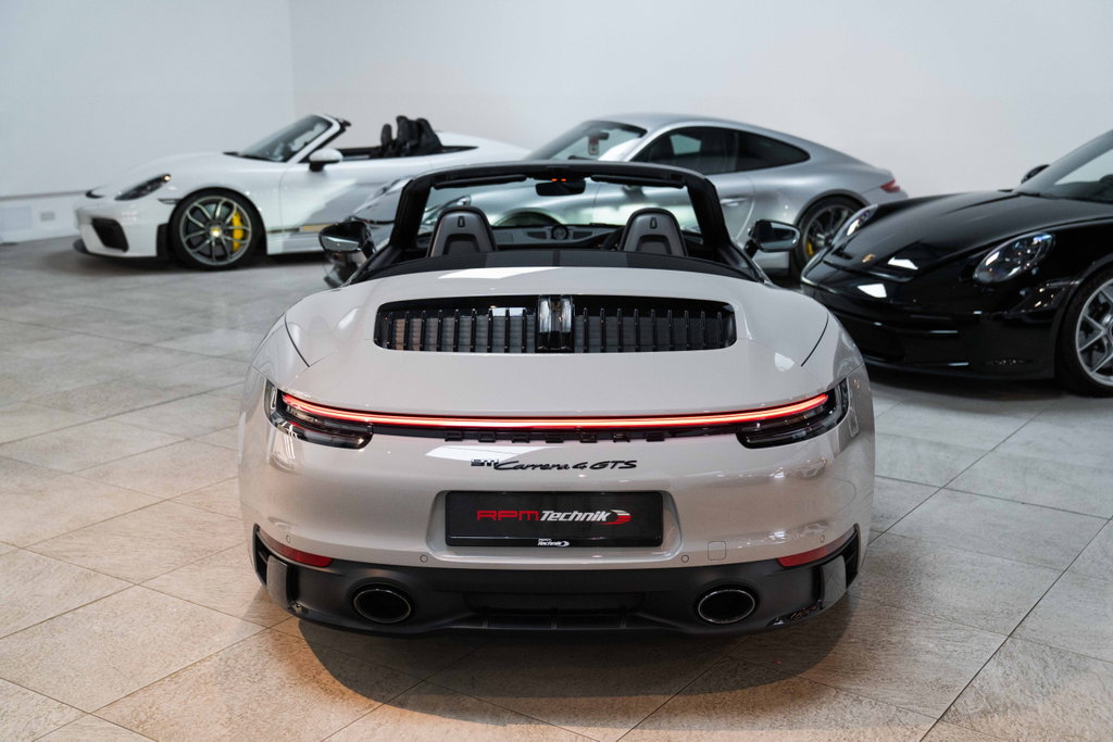 Porsche 992 Carrera 4 GTS