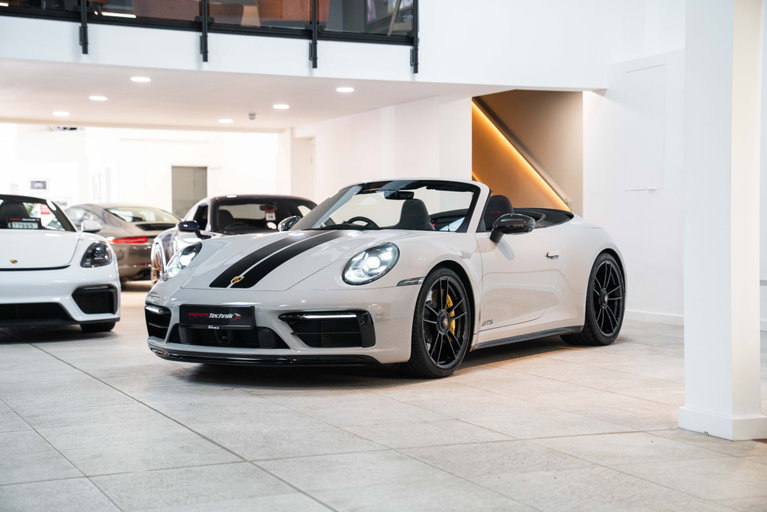 Porsche 992 Carrera 4 GTS