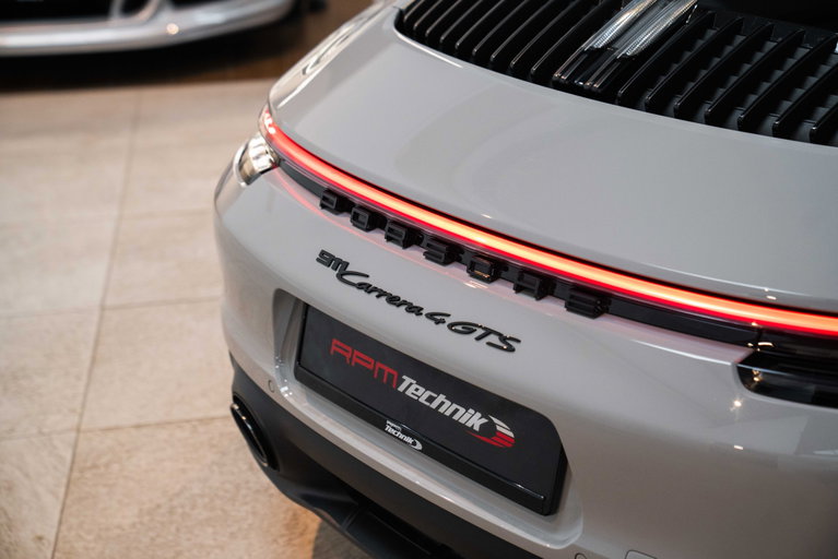 Porsche 992 Carrera 4 GTS