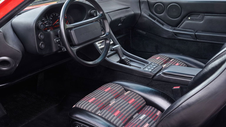 Porsche 928 S4