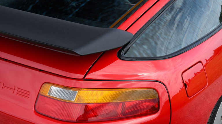 Porsche 928 S4