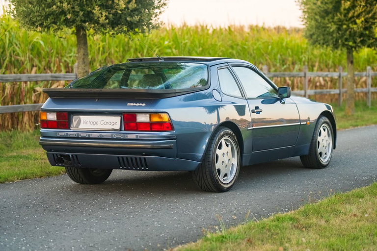Porsche 944 Coupé