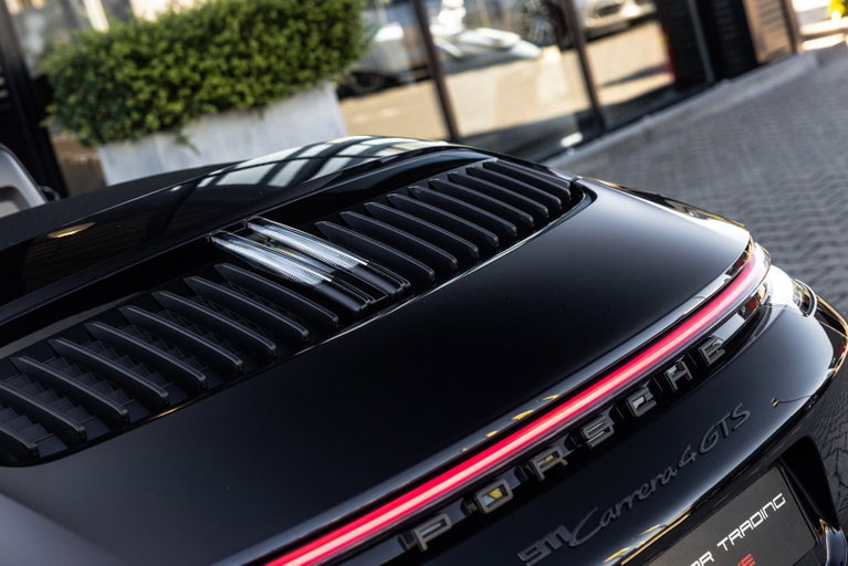 Porsche 992 Carrera 4 GTS