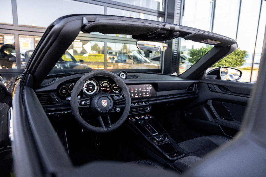 Porsche 992 Carrera 4 GTS