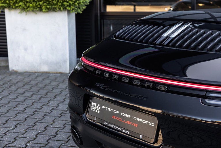 Porsche 992 Carrera 4 GTS