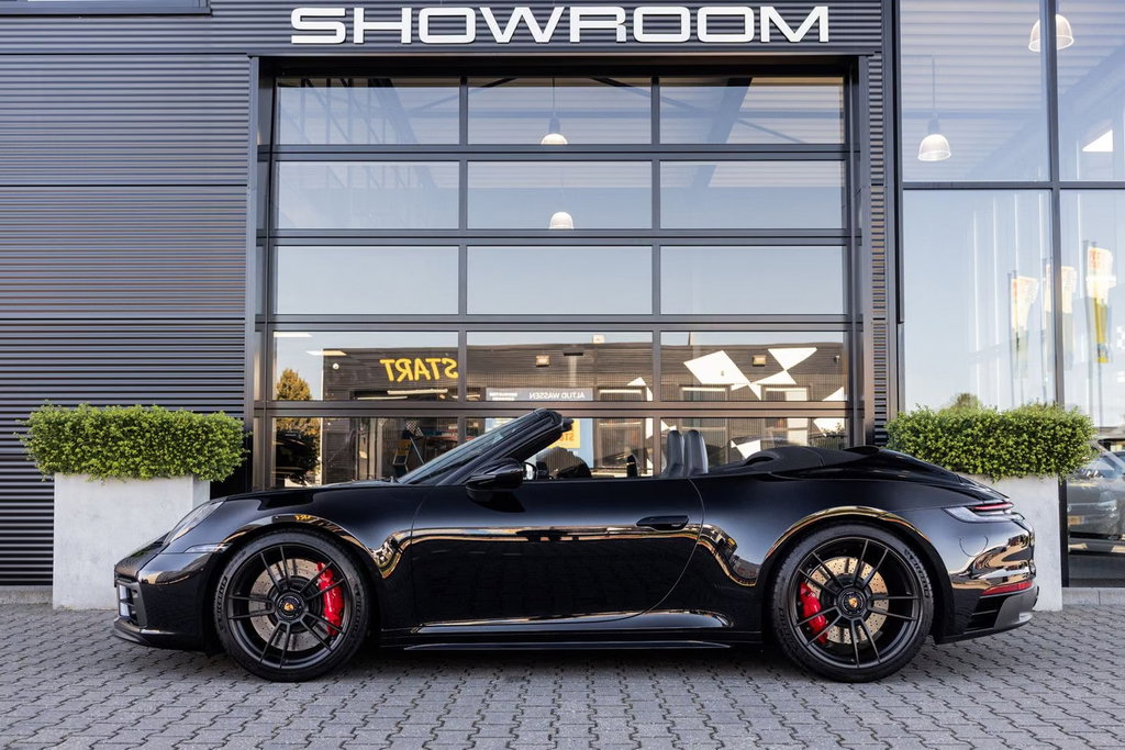 Porsche 992 Carrera 4 GTS